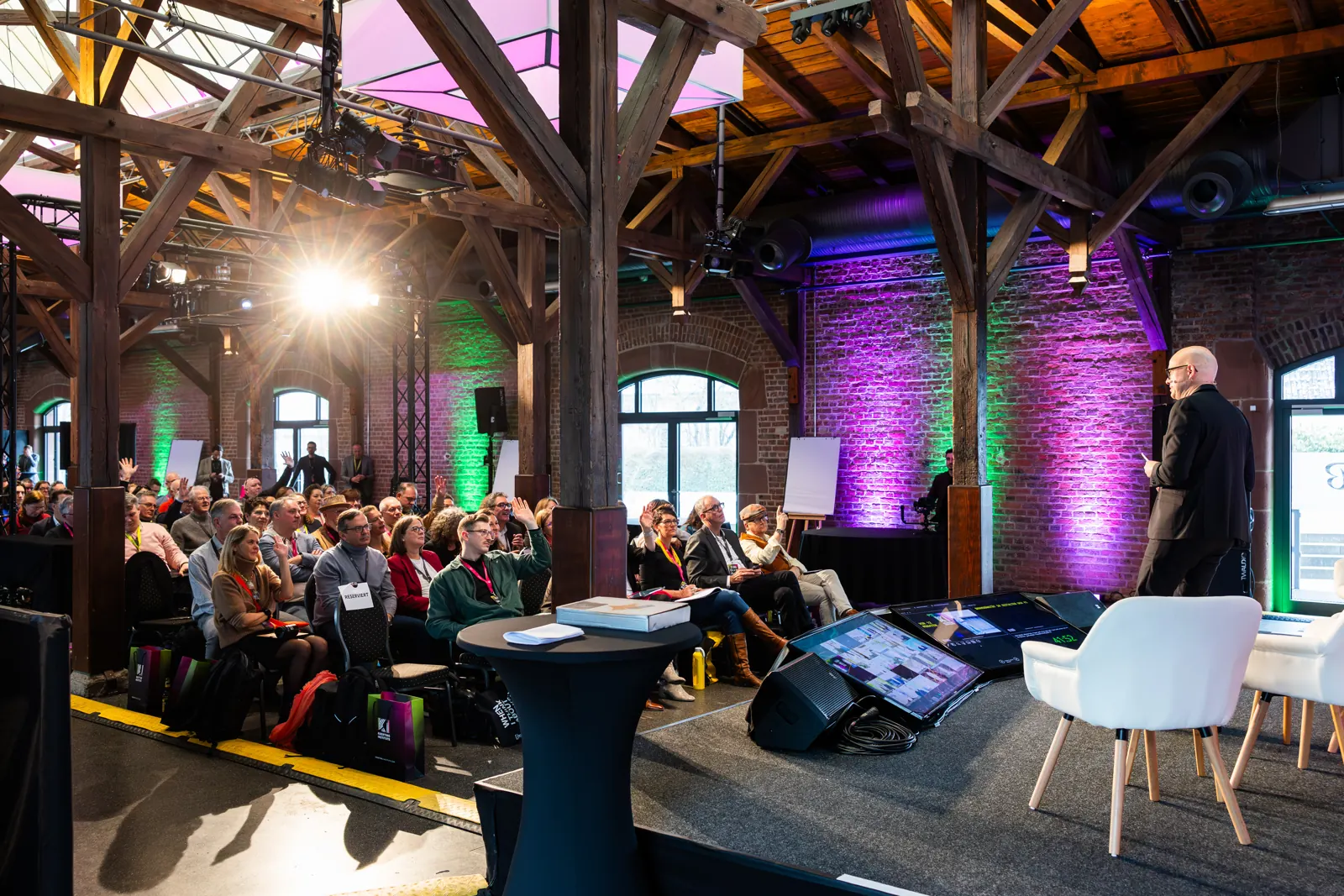 Volle Halle im Güterbahnhof beim KI-Summit 2026